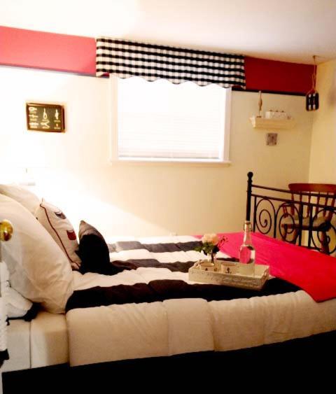 La Petite Hermine B&B Stoneham Bagian luar foto